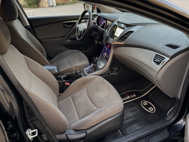 Hyundai Elantra-10