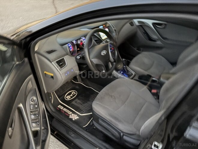 Hyundai Elantra-8