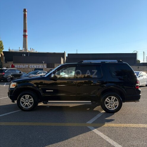 Ford Explorer-4