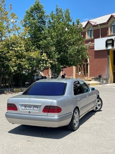 Mercedes E 230-7