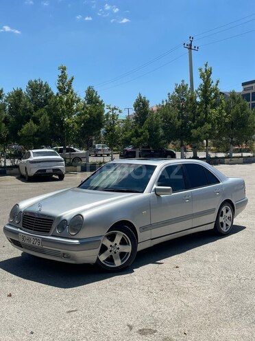 Mercedes E 230-11