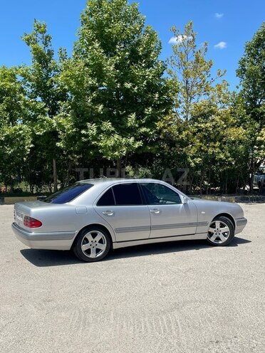 Mercedes E 230-5
