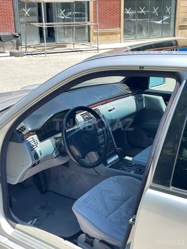 Mercedes E 230-13
