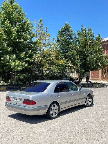 Mercedes E 230-6
