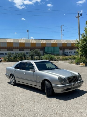 Mercedes E 230-4