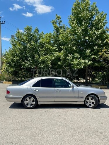 Mercedes E 230-8