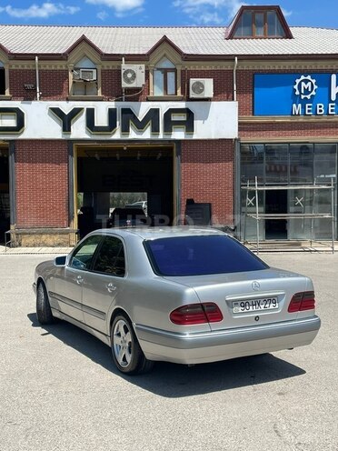 Mercedes E 230-10