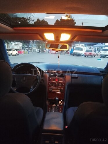 Mercedes E 280 4MATIC-3