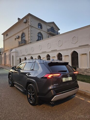Toyota RAV4-4