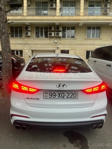 Hyundai Elantra-14