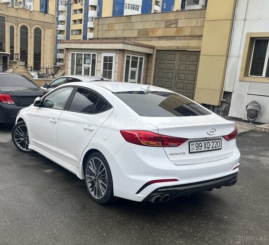 Hyundai Elantra-4