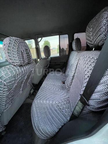 Mitsubishi Pajero io-13