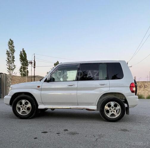 Mitsubishi Pajero io-7