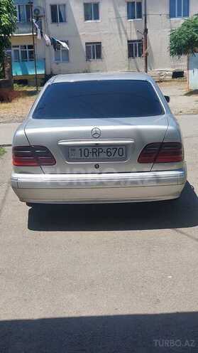 Mercedes E 270-2