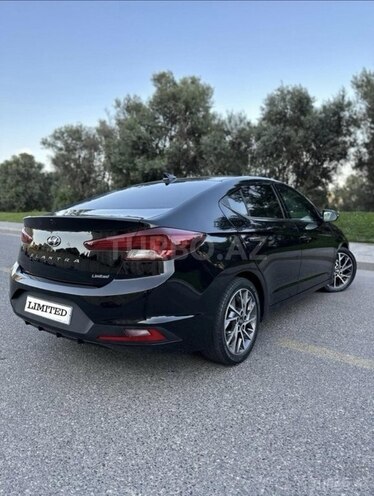 Hyundai Elantra-5
