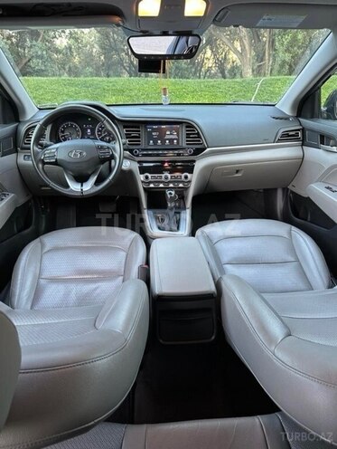 Hyundai Elantra-7