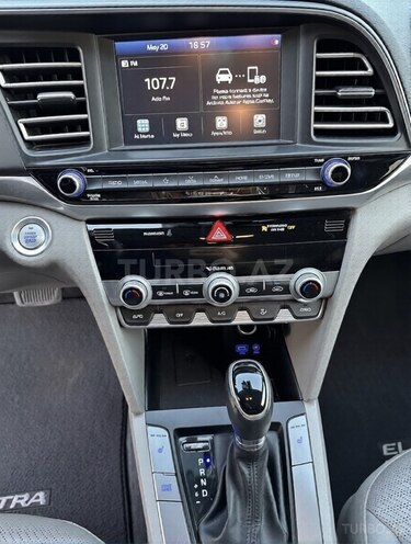 Hyundai Elantra-8