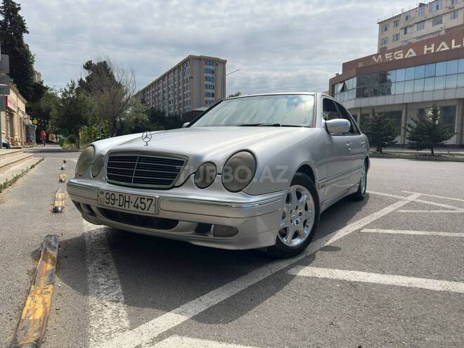 Mercedes E 220-1