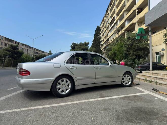Mercedes E 220-3