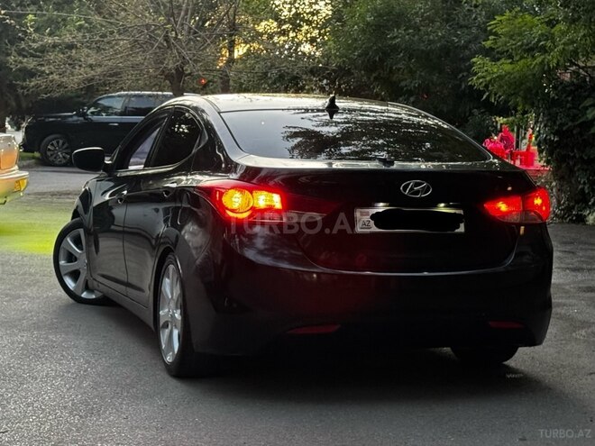 Hyundai Elantra-7
