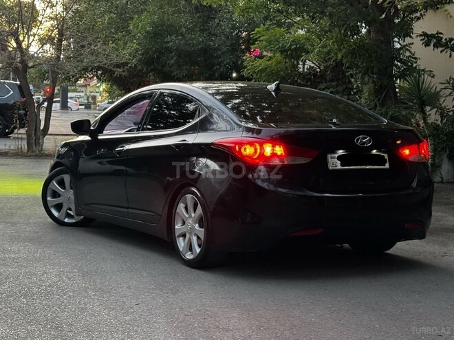 Hyundai Elantra-3