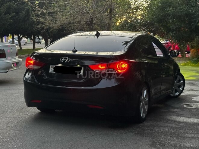 Hyundai Elantra-9