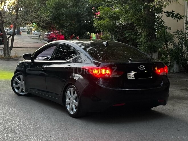 Hyundai Elantra-4