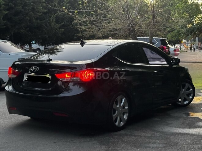 Hyundai Elantra-10
