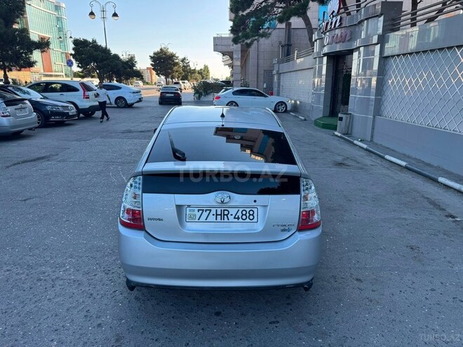 Toyota Prius-12