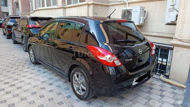 Nissan Tiida-10