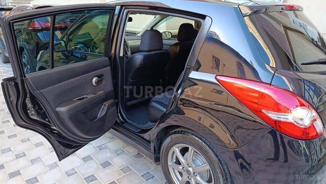 Nissan Tiida-12