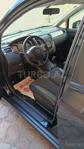 Nissan Tiida-21