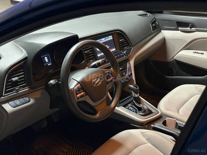 Hyundai Elantra-18
