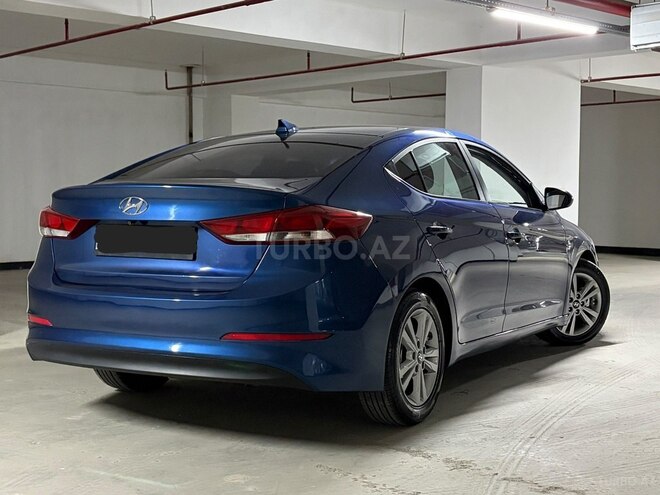 Hyundai Elantra-3