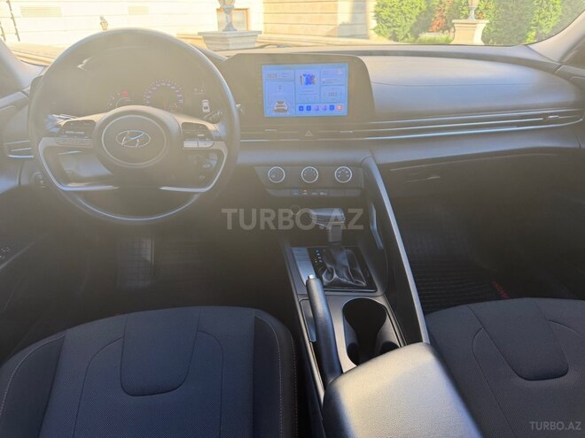 Hyundai Elantra-10