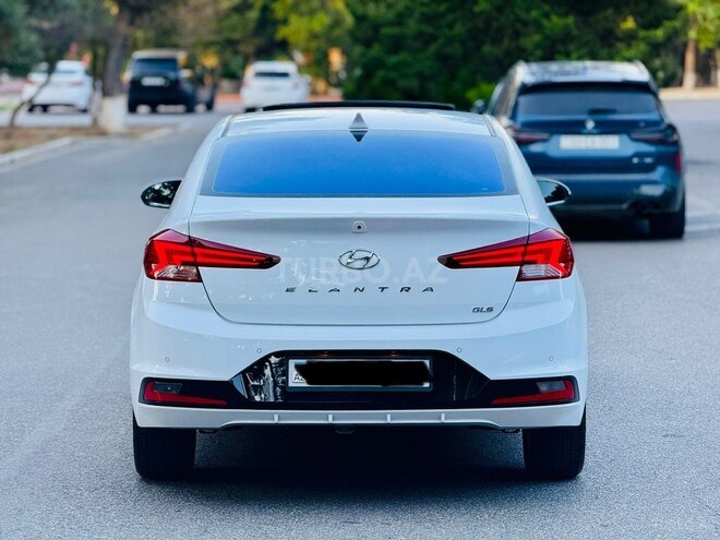 Hyundai Elantra-4