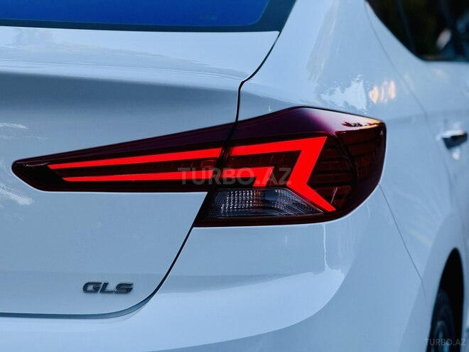 Hyundai Elantra-9