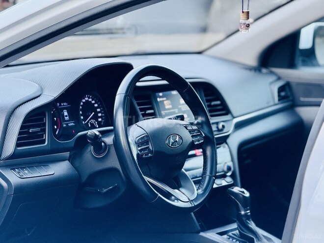 Hyundai Elantra-10