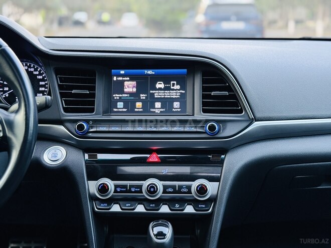 Hyundai Elantra-14