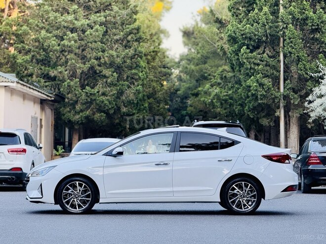 Hyundai Elantra-5