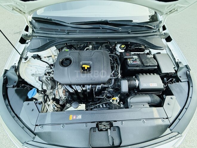 Hyundai Elantra-21