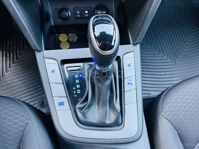 Hyundai Elantra-16