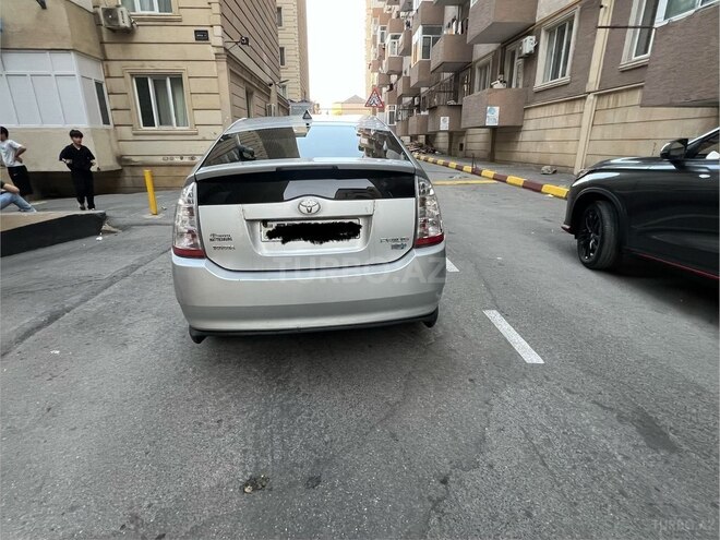 Toyota Prius-12