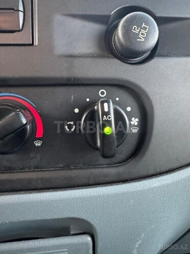 Ford Transit-15