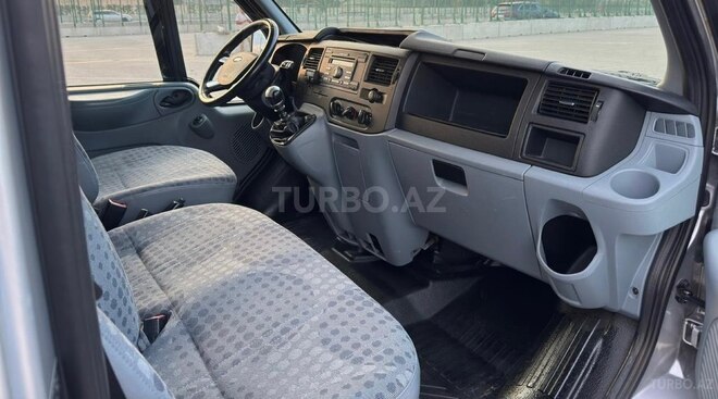 Ford Transit-9