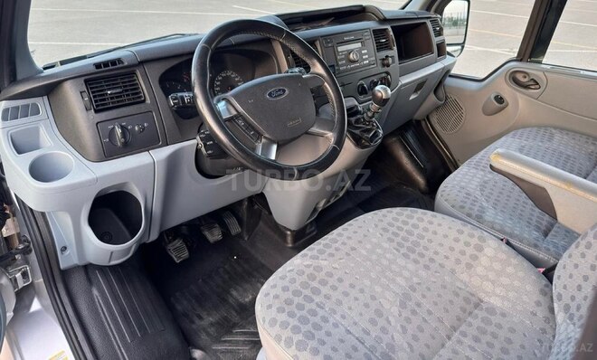 Ford Transit-14