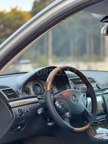 Mercedes E 240-10