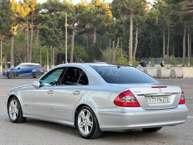 Mercedes E 240-11