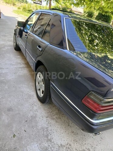 Mercedes 250 D-6