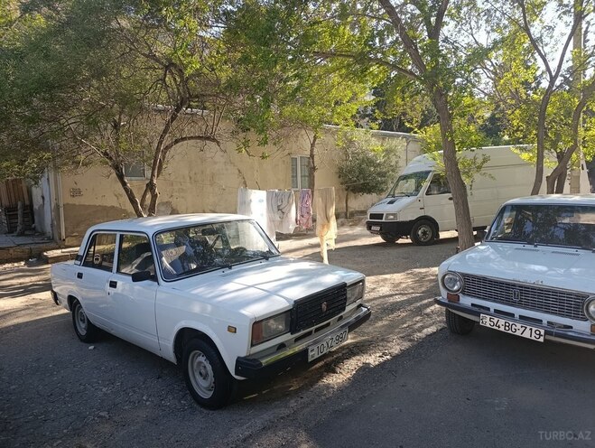 LADA (VAZ) 2107-1